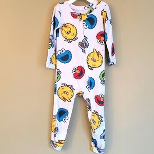 Sesame Street soft snug fitting zip up footless sleeper/footie
